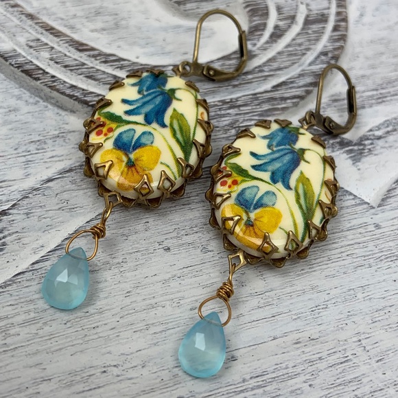 Multi Shpes Emerld Gemstone Dngle Drop Errings In 18K Solid Gold For Sale
